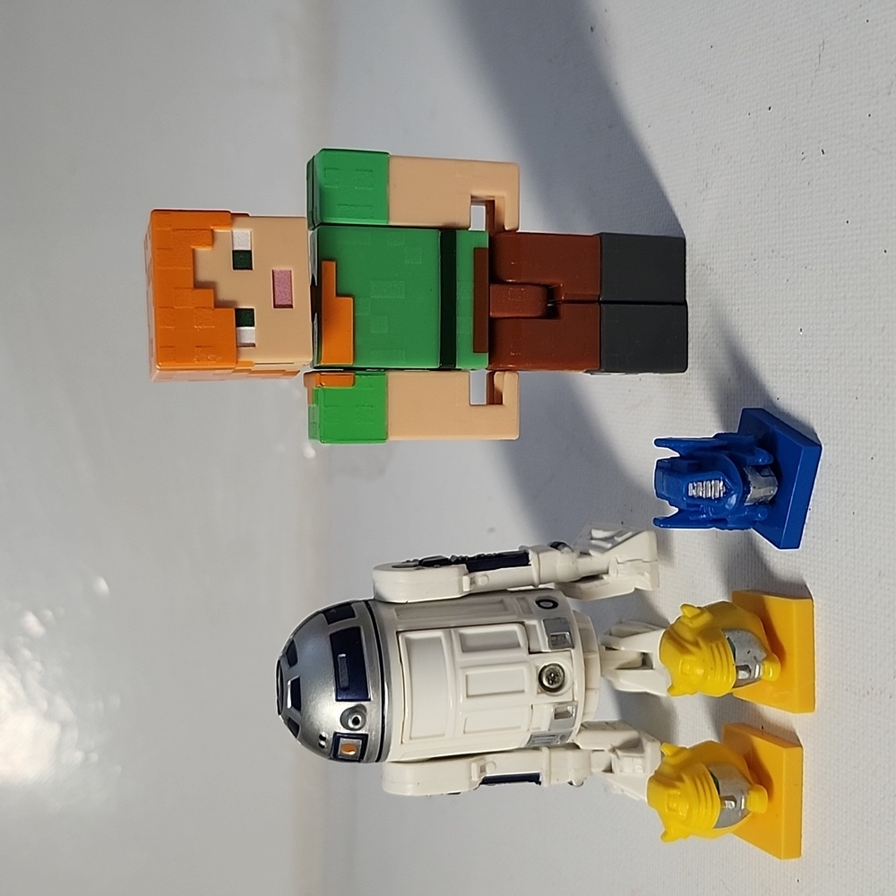 Hasbro Star Wars .minecraft  Block Figure Set with Orange and Green Characters